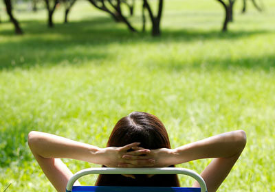 沙尔克击败奥格斯堡，前进积分榜前列